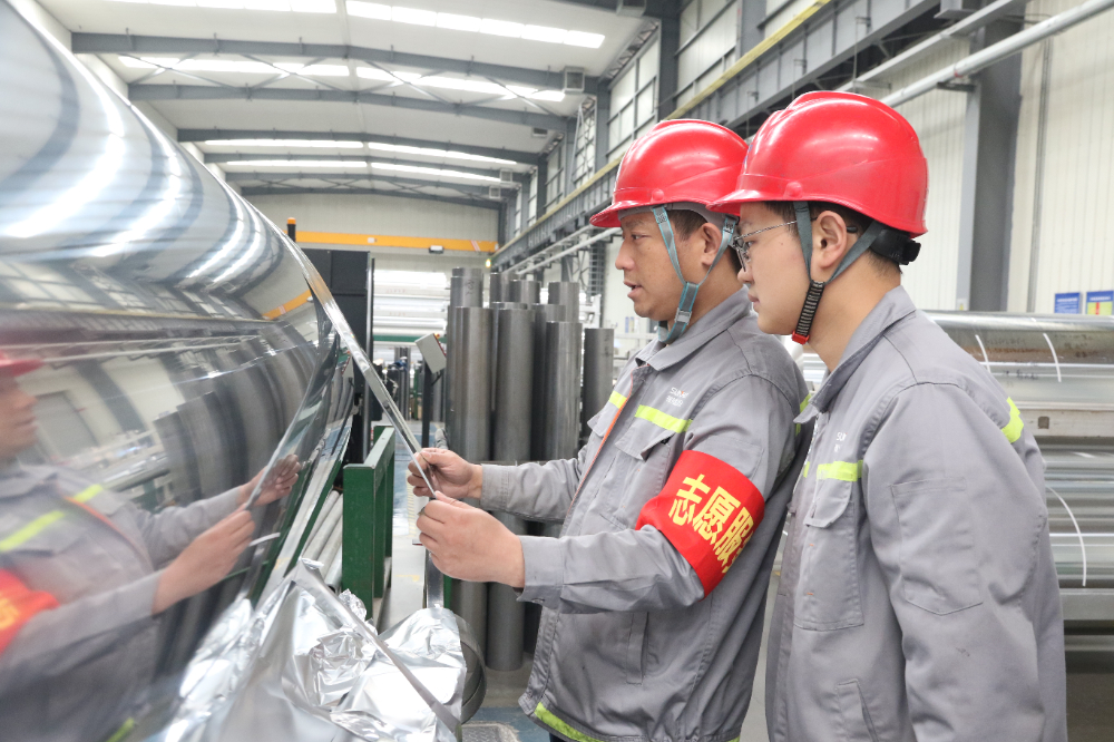 质检中心引入全自动铝箔厚度在线检测设备